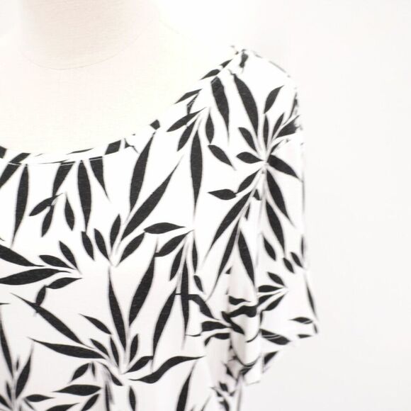Jm Collection White And Black Leaf Print Scoop Neck Top Large Short Sleeve Rayon - Picture 2 of 8